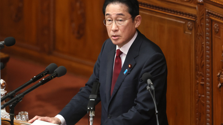 Выступление японского премьера сорвал взрыв: Политик эвакуирован