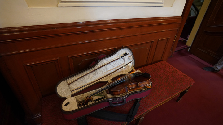 Со скрипкой в бронежилете. Музыкант Мария Андреева отказалась от золотых гор, чтобы выступать в Донбассе