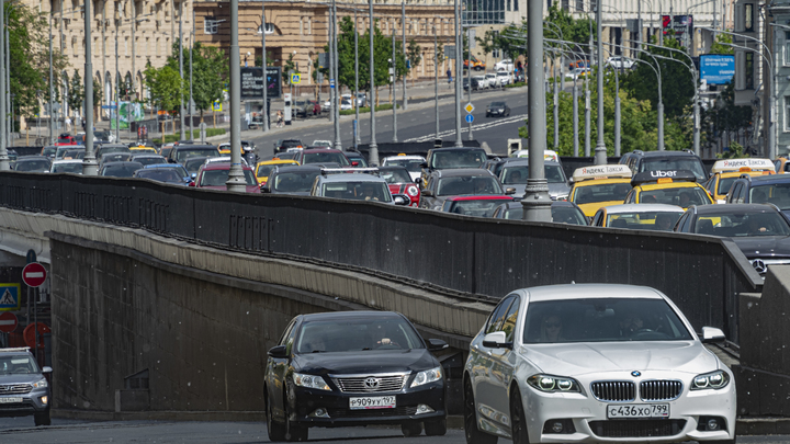 Железные дороги - не помеха: Новый путепровод на западе Москвы свяжет три улицы с проспектом