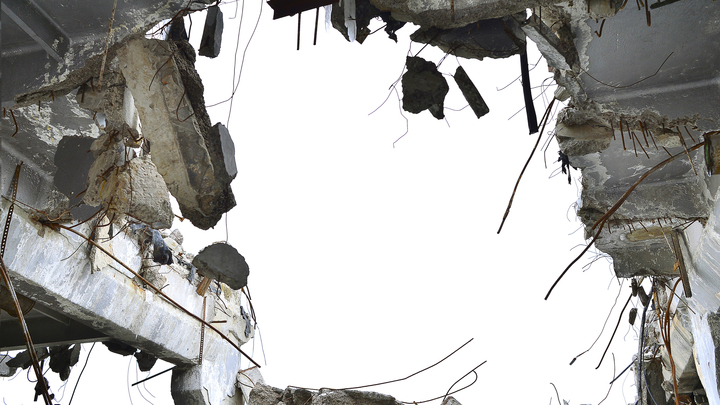 Запертых в подвалах пожилых людей обнаружили в освобожденной от ВСУ Петровке