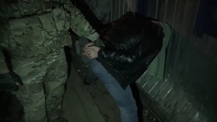 Появились кадры: Задержание и допрос боевика ИГИЛ, сотрудничавшего с СБУ