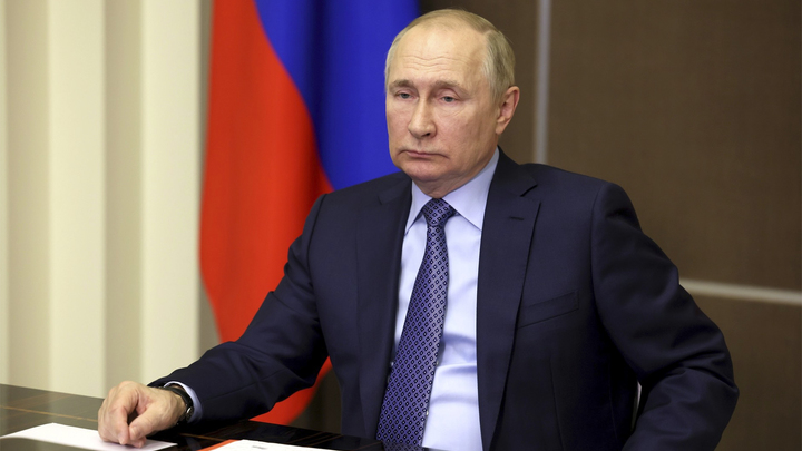 Путин поручил создать в России молодёжное экологическое движение
