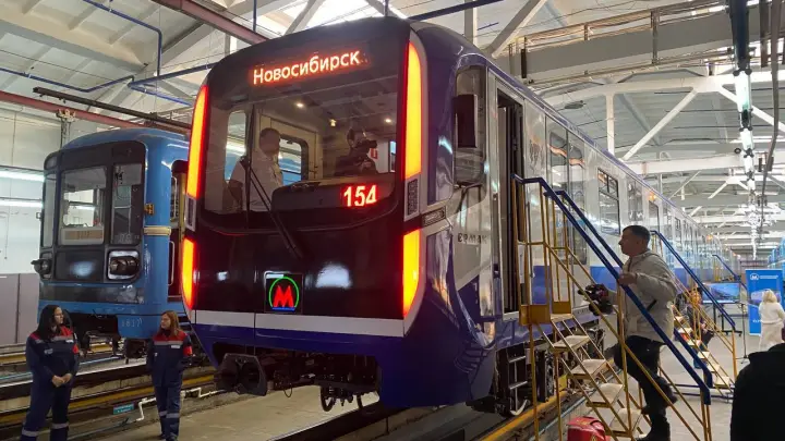 В новосибирском метро начали курсировать еще два новых поезда Ермак