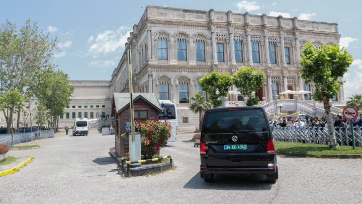 Делегации России и Украины обошлись без рукопожатий