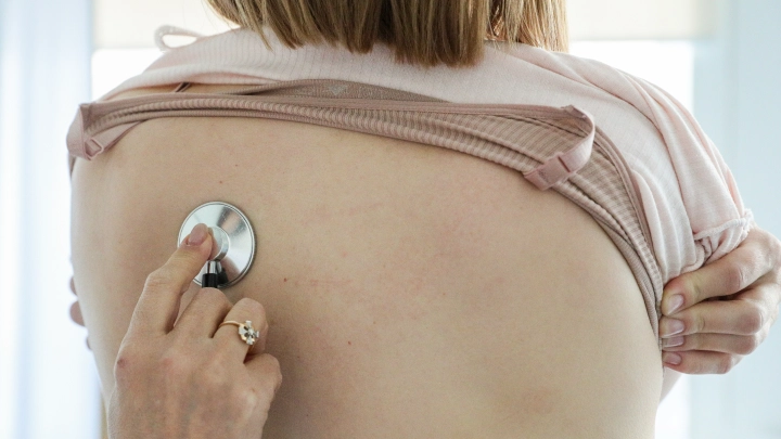 Сезон ОРВИ 2025: почему новые штаммы вызывают такие тяжелые симптомы