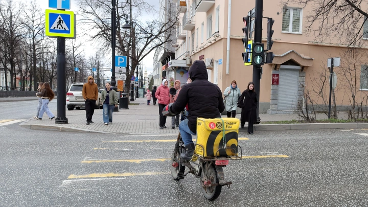 В СПЧ призвали уволить курьера, который отказался доставлять клиенту мясо свинины