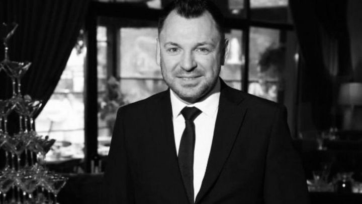 В Краснодаре состоялось прощание с известным ведущим мероприятий Денисом Конаковым