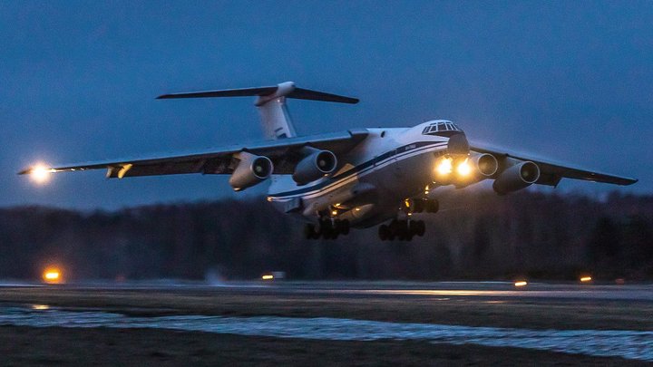BAZA: На аэродроме в Душанбе сгорел военно-транспортный самолет Ил-76МД России