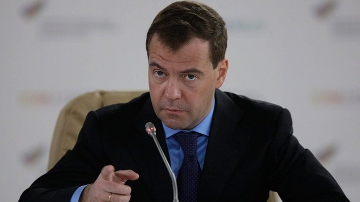 Санитарная зона на Украине должна пролегать по Львову — Медведев