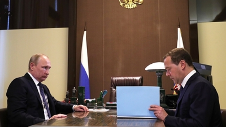 Путин вернул рассуждающего о ″цифре″ Медведева к реальной жизни