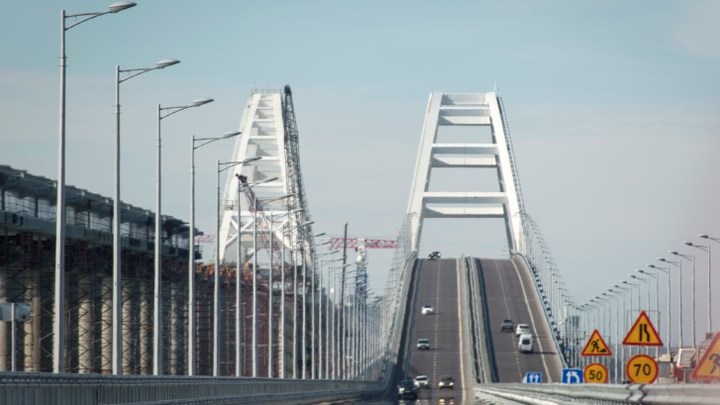 Когда грузовики пустят на Крымский мост: Гоцанюк назвал сроки