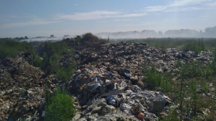 В Кемерове возбуждено уголовное дело из-за горящей мусорной свалки
