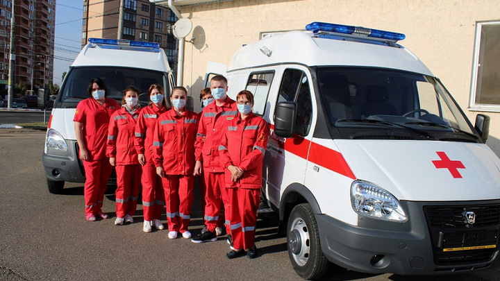 В Краснодаре службе скорой помощи подарили две новые машины