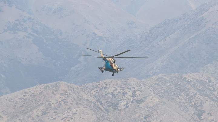 Возвращаемся. Лететь нельзя: Пилот развернул четыре вертолёта, включая тот, что был с Путиным