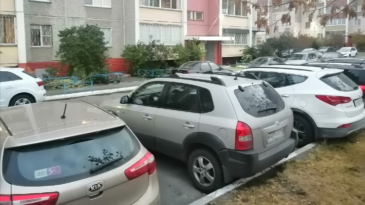 В Челябинске будут штрафовать за парковку во дворах