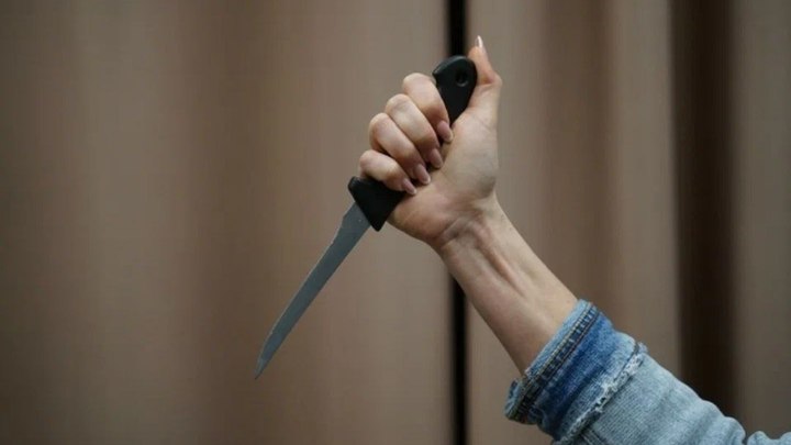 В Краснодаре женщина за повреждённую во время ссоры руку пырнула сожителя ножом в печень