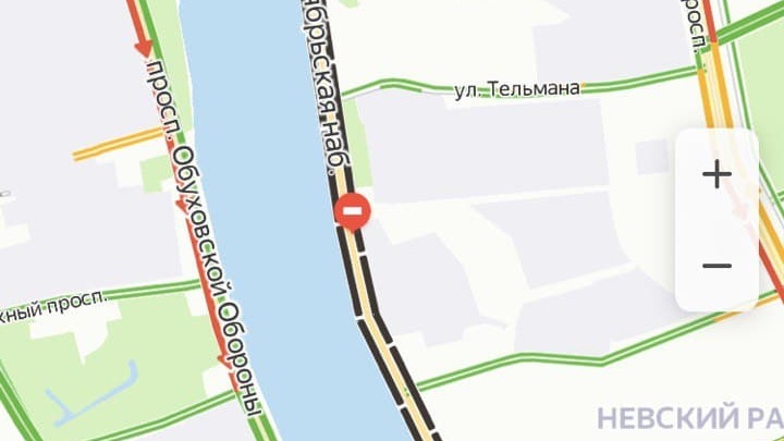 Проезжая часть Октябрьской набережной третий день закрыта из-за пожара на «Невской мануфактуре»