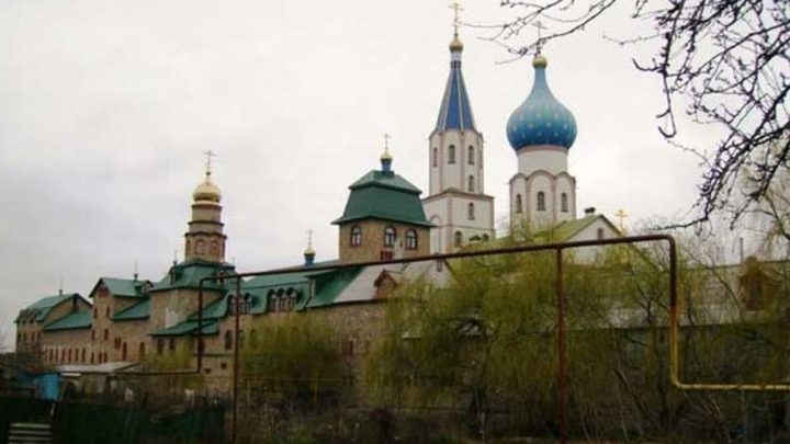 Оскорбление чувств верующих!: настоятель монастыря просит перенести строительство мусорного завода