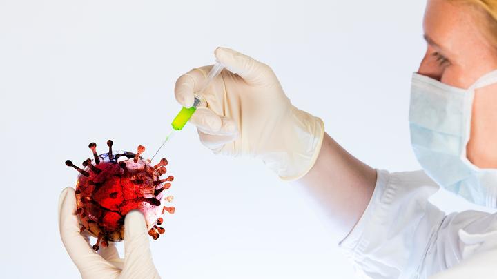 Сделал прививку от коронавируса и заболел COVID-19: Малышева подсказала, что делать