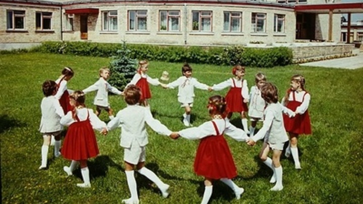 Пенсионерам в России предложат открыть частные ясли, чтобы решить вопрос нехватки детсадов