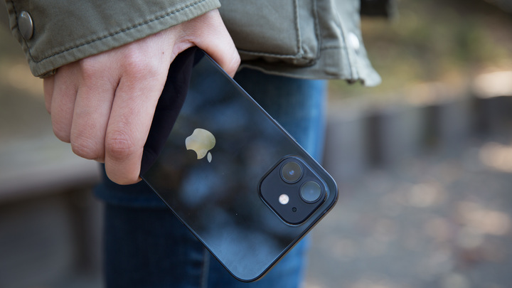 Репортаж DW*, который нельзя смотреть без хохота: Только стемнило, сразу вси по хатам