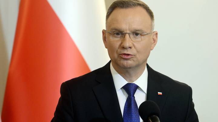 Польша намерена продолжать блокаду импорта украинского зерна – Дуда
