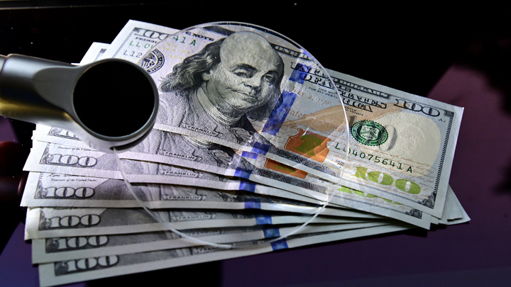 Украина получила от стран Запада 233 миллиарда долларов с начала СВО