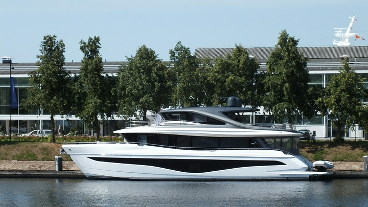 Побег после убийства племянника. Угон яхты за 30 млн. Задержание Интерполом. СМИ стало известно о приключениях одного бандита из России