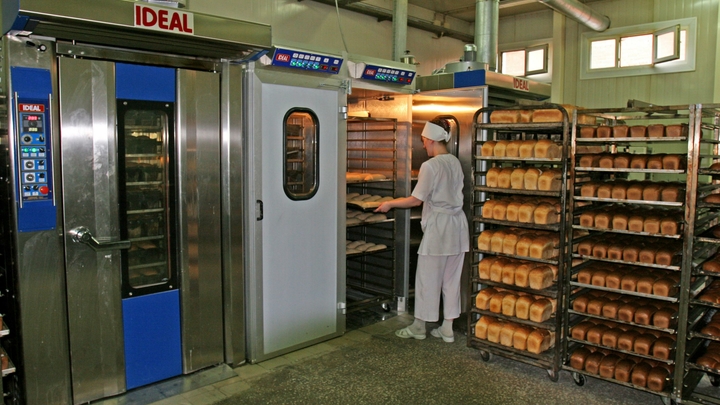 Удобно, но небезопасно. Роскачество предостерегло от покупки нарезанного хлеба