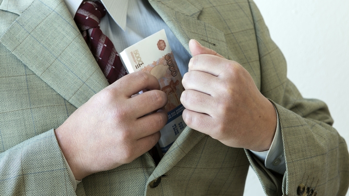 200 тысяч рублей за содействие: На Кубани адвокат предложил приставу взятку