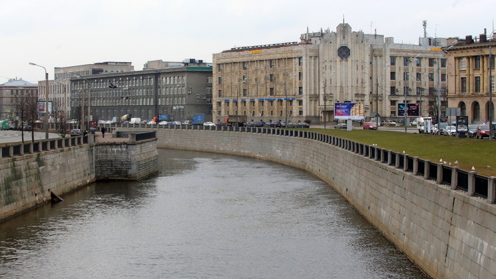 В Санкт-Петербурге в Обводном канале выловили тело молодой женщины