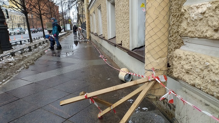 Пять человек на место: В Петербурге сообщили о дворниках нарасхват