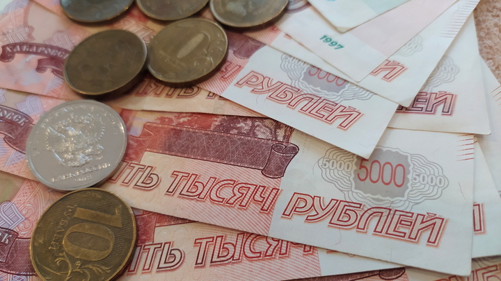 Почему российская валюта укрепилась ниже 90 рублей за доллар 