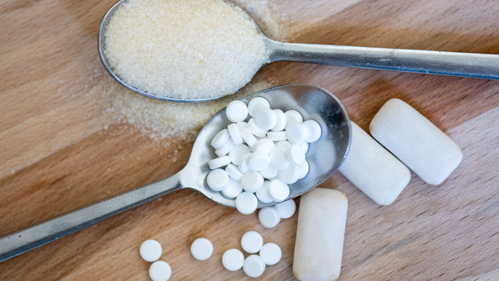 Может вызвать рак: В Госдуме забили тревогу из-за популярного заменителя сахара