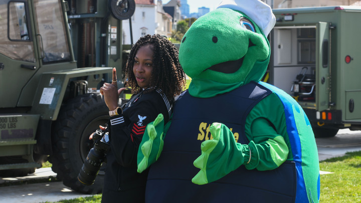 Хакеры взломали сайт Береговой охраны США. А там стыд и срам