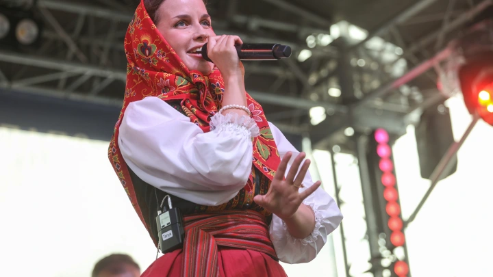 Татьяна Куртукова получила музыкальную премию Виктория за хит Матушка земля