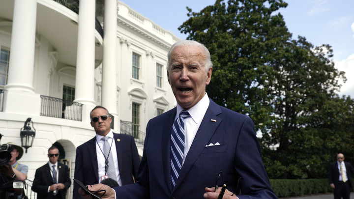 ЦРУ подбирает правильную информацию по Украине, чтобы не расстраивать Байдена - Риттер