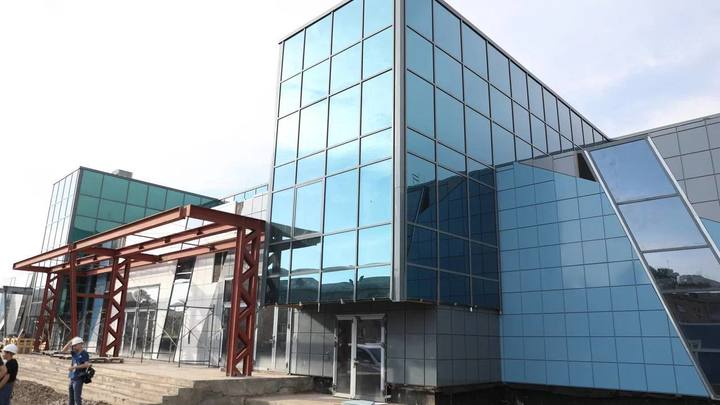 Жители Кузбасса выбирают название для нового футбольного манежа в Новокузнецке