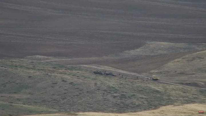 Святотатство на камеру: Азербайджанцы сняли на видео спиливание православных крестов в Карабахе