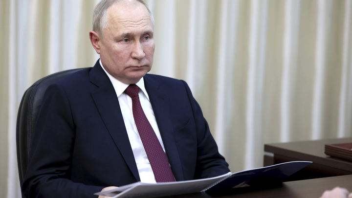 Путин обсудил добровольческие формирования с Евкуровым и Трошевым