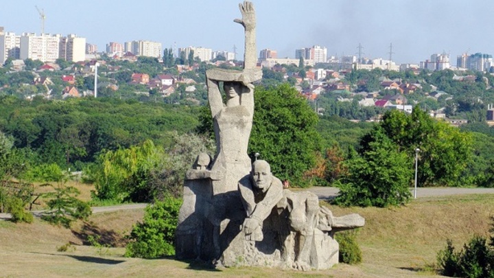 Вон отсюда: В Ростове иностранные студентки устроили пошлую фотосессию в Змиёвской балке