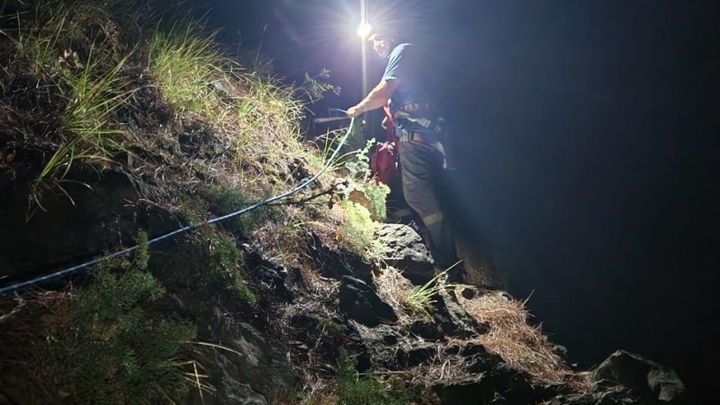 В Туапсинском районе семья из пяти человек застряла на мысе Кадош