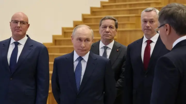Путин осмотрел установку СКИФ под Новосибирском и объяснил сдвиг запуска