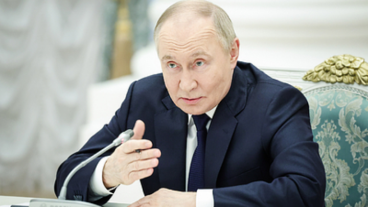Путин душевно поболтал со старейшим тревел-блогером России 93-летней Евгенией Семеновой