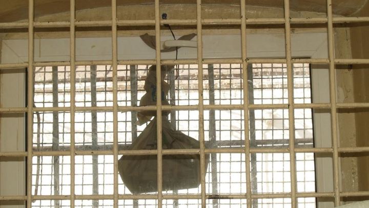 Вычислила по голосу: в Челябинске бабушка указала полицейским на налетчика