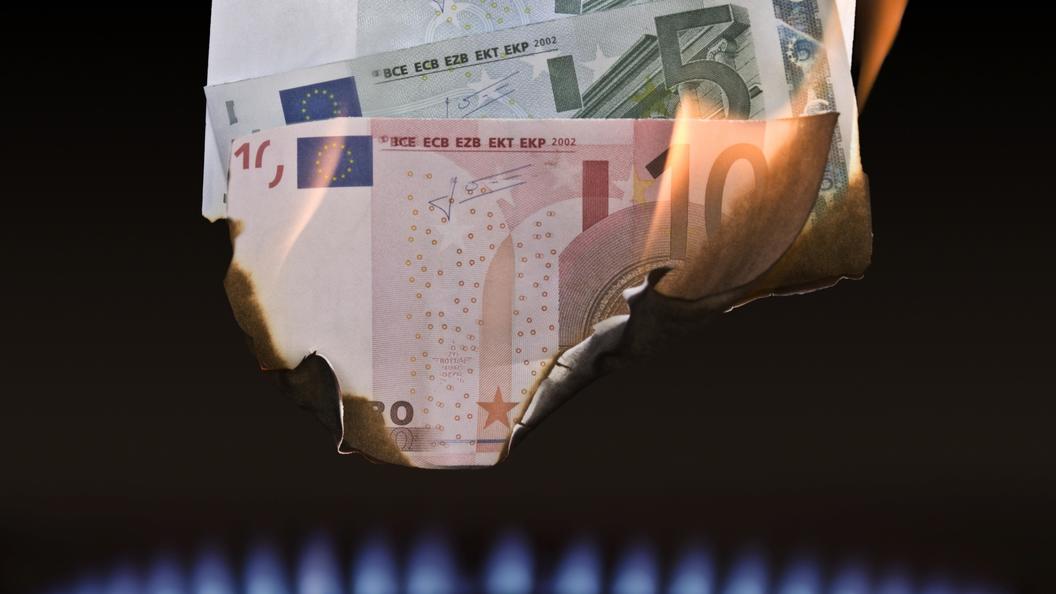 Настоящие доходы жителей упали вдвое за месяц — Росстат
