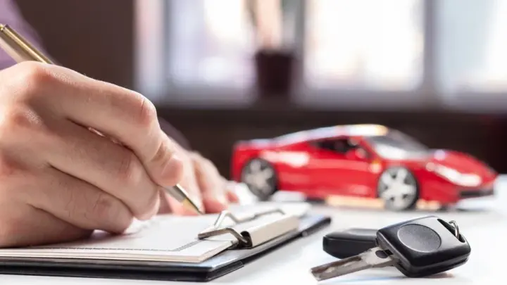 Стало известно, как будет выглядеть новый минивэн Lada
