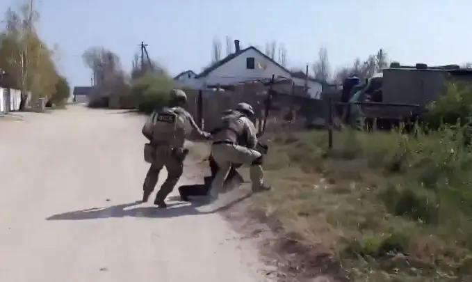 Появилось видео задержания осуждённого за хранение взрывчатки жителя Херсонской области