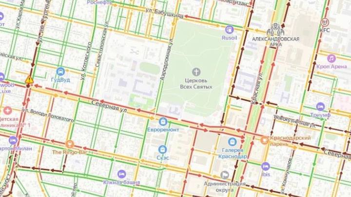 К вечеру 6 октября на дорогах Краснодара образовались 9-балльные пробки
