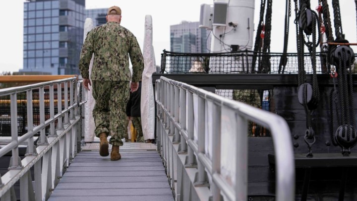 Избил и обокрал подругу: Выяснились подробности задержания солдата США во Владивостоке